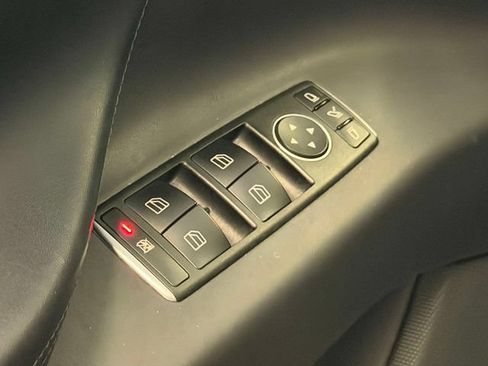 Used 2018 Tesla Model X 75D AWD/4WD image 17
