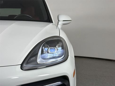Certified 2023 Porsche Cayenne Platinum Edition AWD/4WD image 15