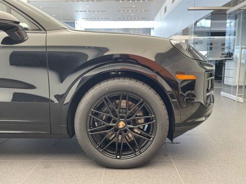 New 2025 Porsche Cayenne Coupe AWD/4WD image 9