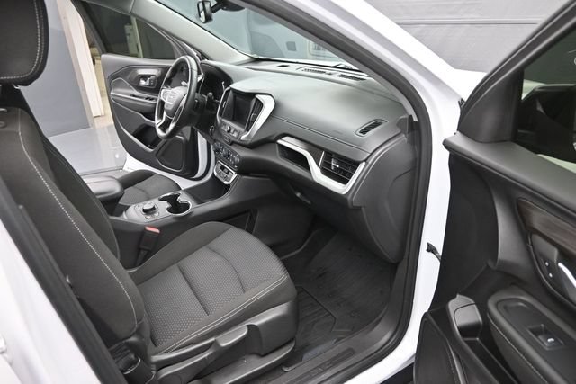 Used 2024 GMC Terrain SLE w/ Driver Convenience Package FWD image 17