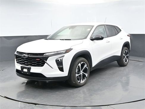 Used 2024 Chevrolet Trax RS w/ Driver Confidence Package image 1