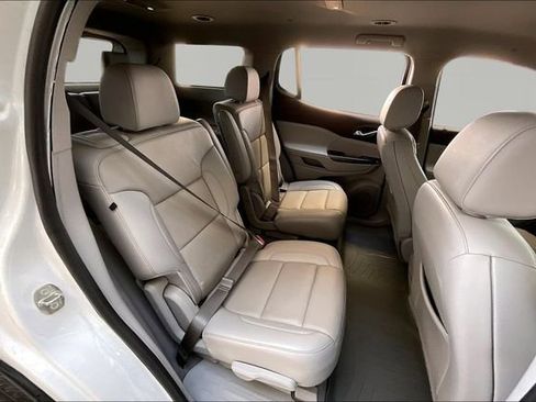 Used 2021 GMC Acadia SLT w/ Preferred Package image 17