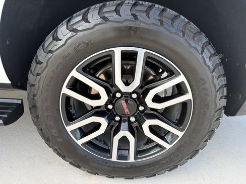 Used 2024 GMC Yukon XL AT4 w/ Technology Package AWD/4WD image 37
