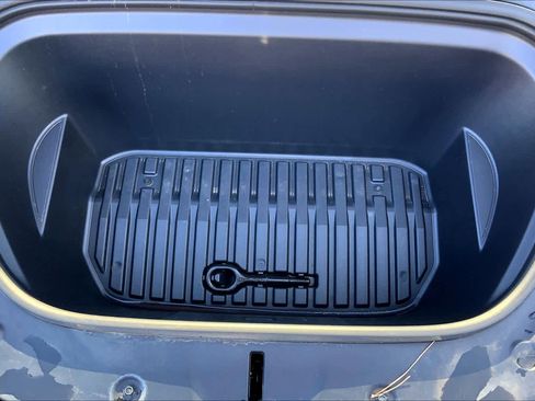 Used 2025 Tesla Model Y Long Range image 32