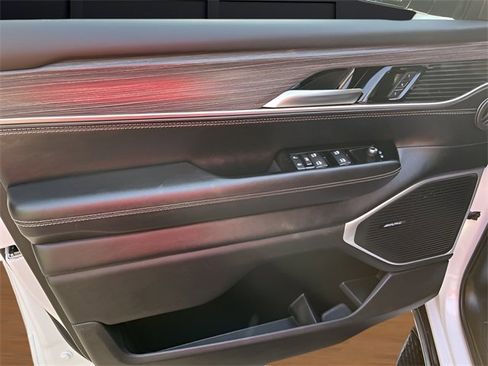 Used 2023 Jeep Wagoneer L Series II image 10