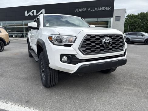 Used 2023 Toyota Tacoma TRD Off-Road AWD/4WD image 1