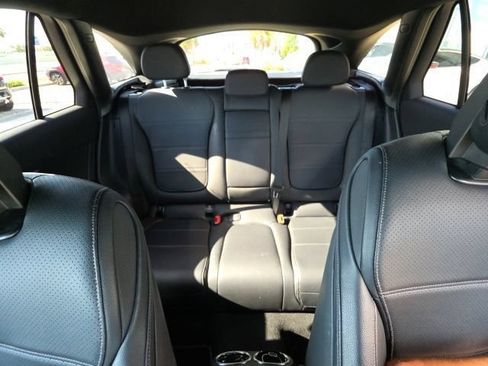 Used 2024 Mercedes-Benz GLC 300 4MATIC image 11