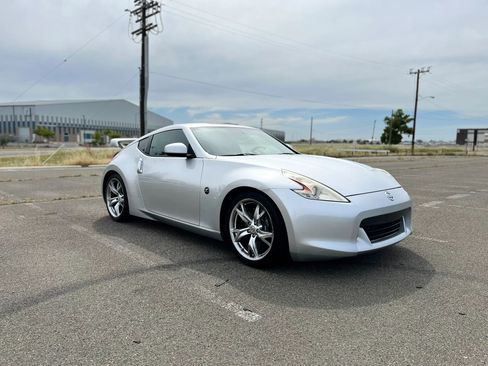 Used 2009 Nissan 370Z Touring w/ Sport Pkg image 3