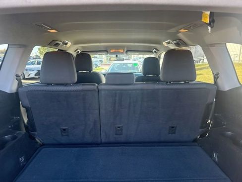 Used 2015 Toyota Highlander LE image 8