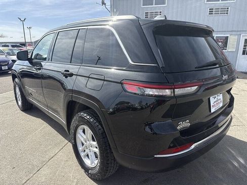 Used 2022 Jeep Grand Cherokee Laredo w/ Luxury Tech Group I image 4