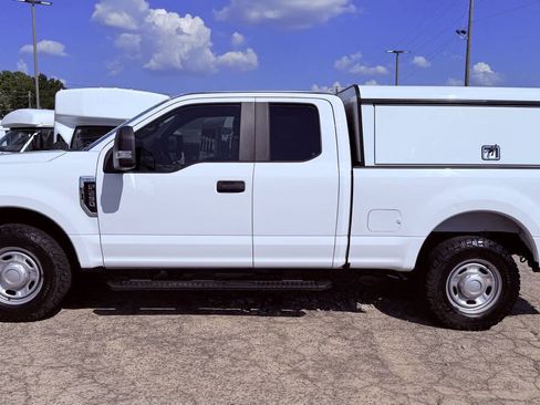Used 2019 Ford F250 XL w/ Power Equipment Group RWD image 4