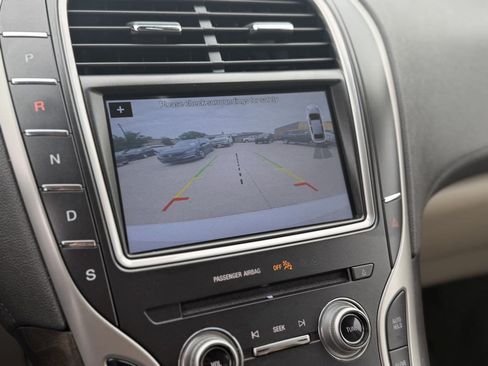Used 2017 Lincoln MKX Select w/ Select Plus Package FWD image 20