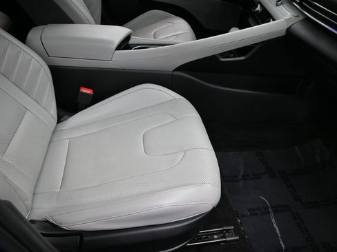Used 2023 Hyundai Elantra Limited FWD image 44