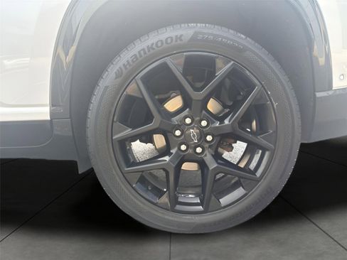 Certified 2025 Chevrolet Traverse RS w/ LPO, Floor Liner Package AWD/4WD image 12