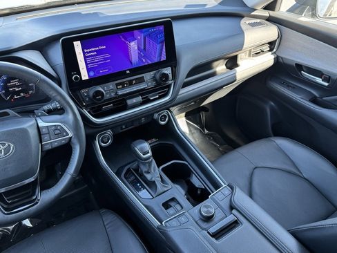 Used 2024 Toyota Grand Highlander Platinum image 23