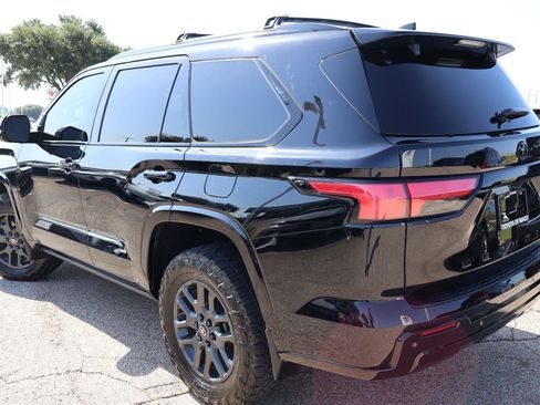 Certified 2025 Toyota Sequoia Platinum AWD/4WD image 5
