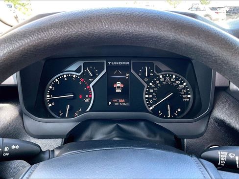 Used 2022 Toyota Tundra SR5 w/ SR5 Convenience Package AWD/4WD image 22