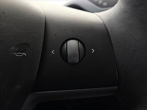 Used 2024 Tesla Model Y Performance image 12