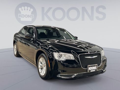 Used 2023 Chrysler 300 Touring image 7