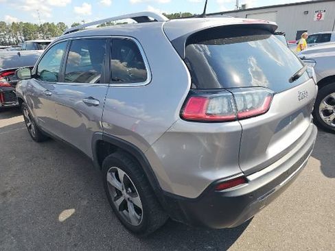 Used 2020 Jeep Cherokee Limited FWD image 2