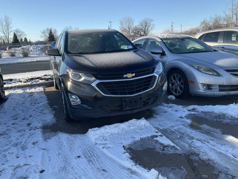 Used 2019 Chevrolet Equinox LT image 2