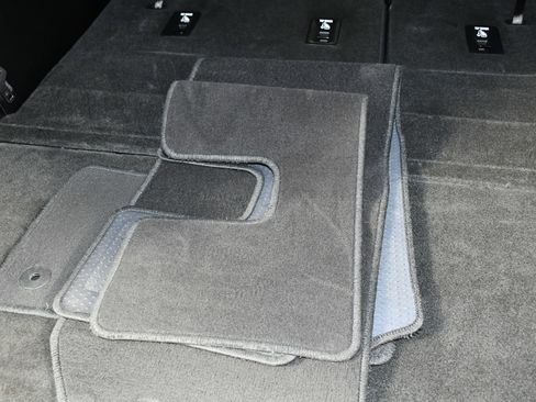 Used 2025 Buick Enclave Preferred image 50