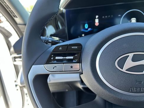 New 2025 Hyundai Elantra Limited image 27