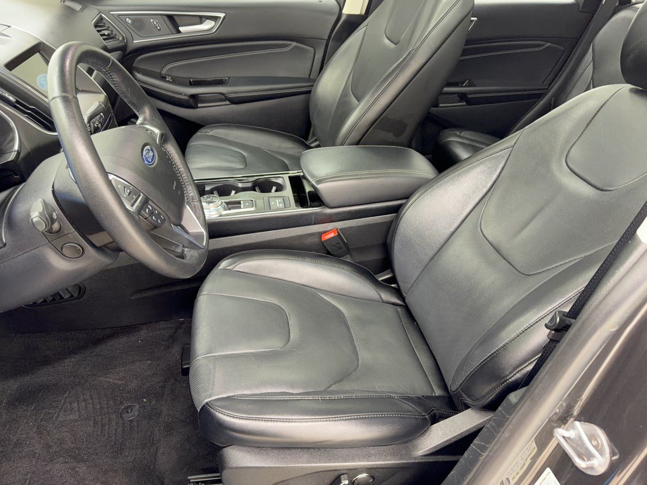 Used 2019 Ford Edge Titanium w/ Equipment Group 301A FWD image 5