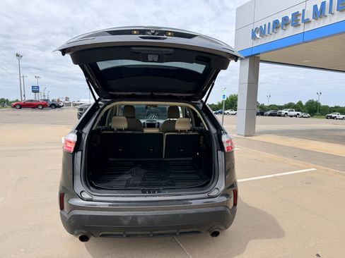 Used 2020 Ford Edge SE w/ Cargo Accessory Package FWD image 8