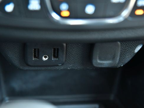 Used 2023 Chevrolet Traverse LT FWD image 29