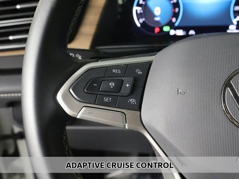 Used 2025 Volkswagen Atlas SE AWD/4WD image 3