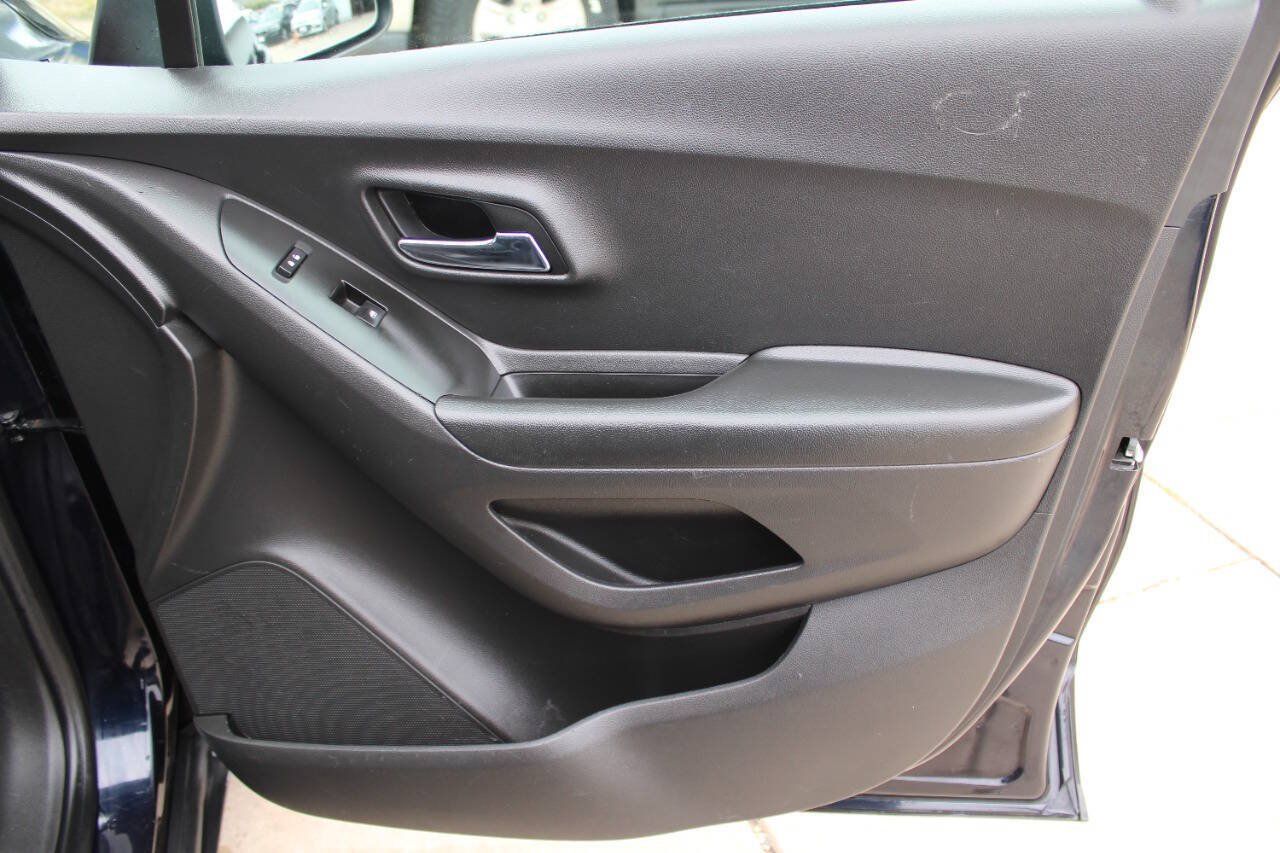 Used 2021 Chevrolet Trax LT AWD/4WD image 11