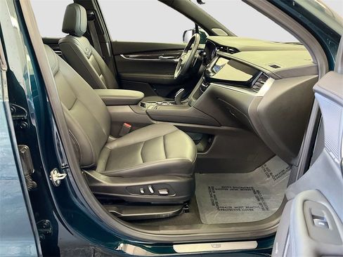 Used 2024 Cadillac XT6 Sport w/ LPO, ONYX Package image 31