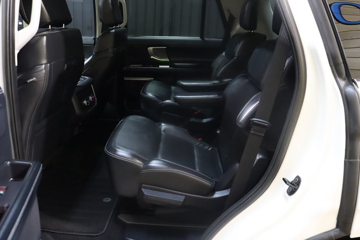 Used 2025 Ford Expedition Platinum w/ Driver's Package AWD/4WD image 58