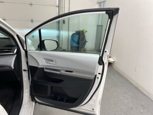 Used 2026 Toyota Sienna LE FWD image 30