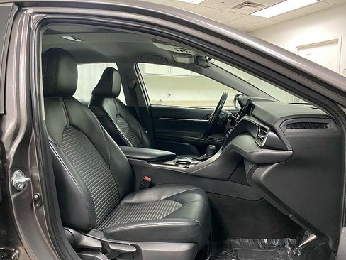 Used 2022 Toyota Camry SE image 14