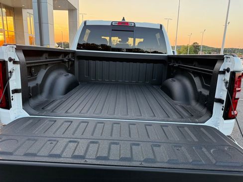 New 2026 RAM 1500 Express AWD/4WD image 24