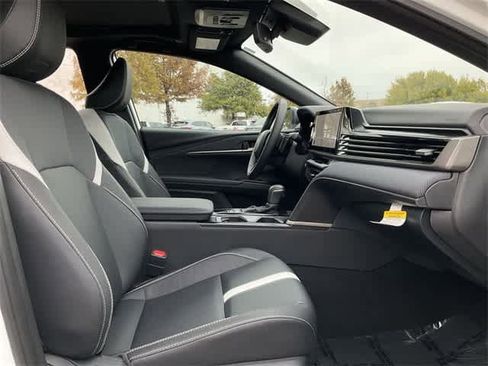 Used 2025 Toyota Camry SE image 18