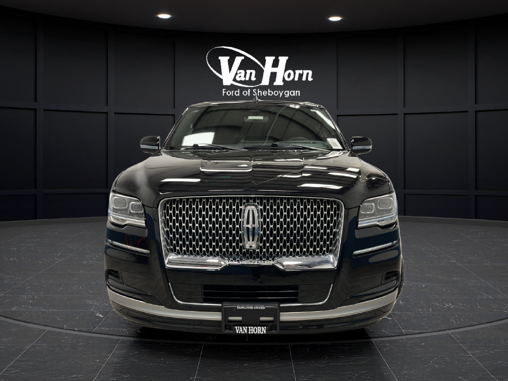 Used 2024 Lincoln Navigator Reserve AWD/4WD image 2