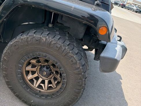 Used 2016 Jeep Wrangler Unlimited Sahara w/ Connectivity Group AWD/4WD image 4