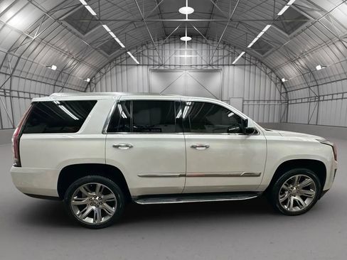 Used 2016 Cadillac Escalade Luxury image 6