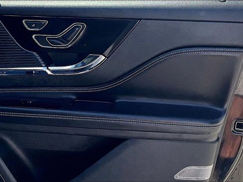 Used 2021 Lincoln Corsair AWD w/ Premium Package image 24