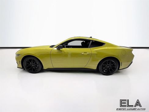 Used 2025 Ford Mustang Coupe RWD image 5