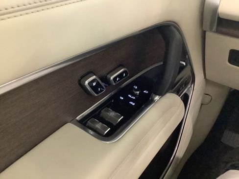 Used 2024 Land Rover Range Rover SE AWD/4WD image 24