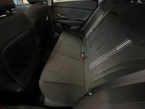 Used 2025 Hyundai Elantra SEL image 25