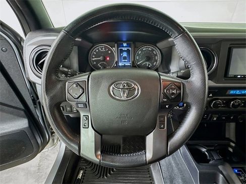 Used 2022 Toyota Tacoma TRD Off-Road w/ Technology Package image 9