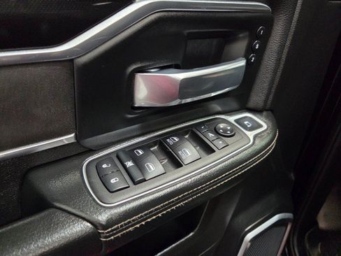 Used 2019 RAM 2500 Laramie w/ Black Appearance Package AWD/4WD image 32
