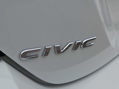 Used 2019 Honda Civic Sport image 12