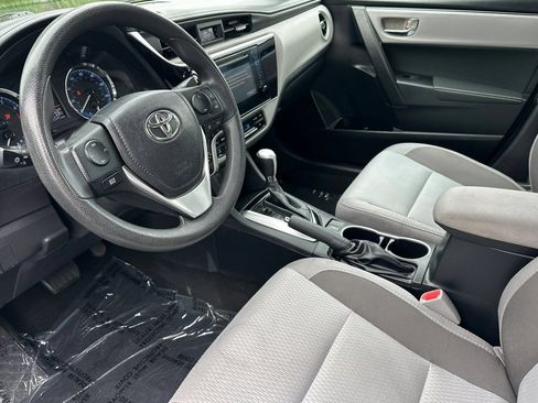 Used 2018 Toyota Corolla LE w/ Carpet Mat Package (TMS) FWD image 9