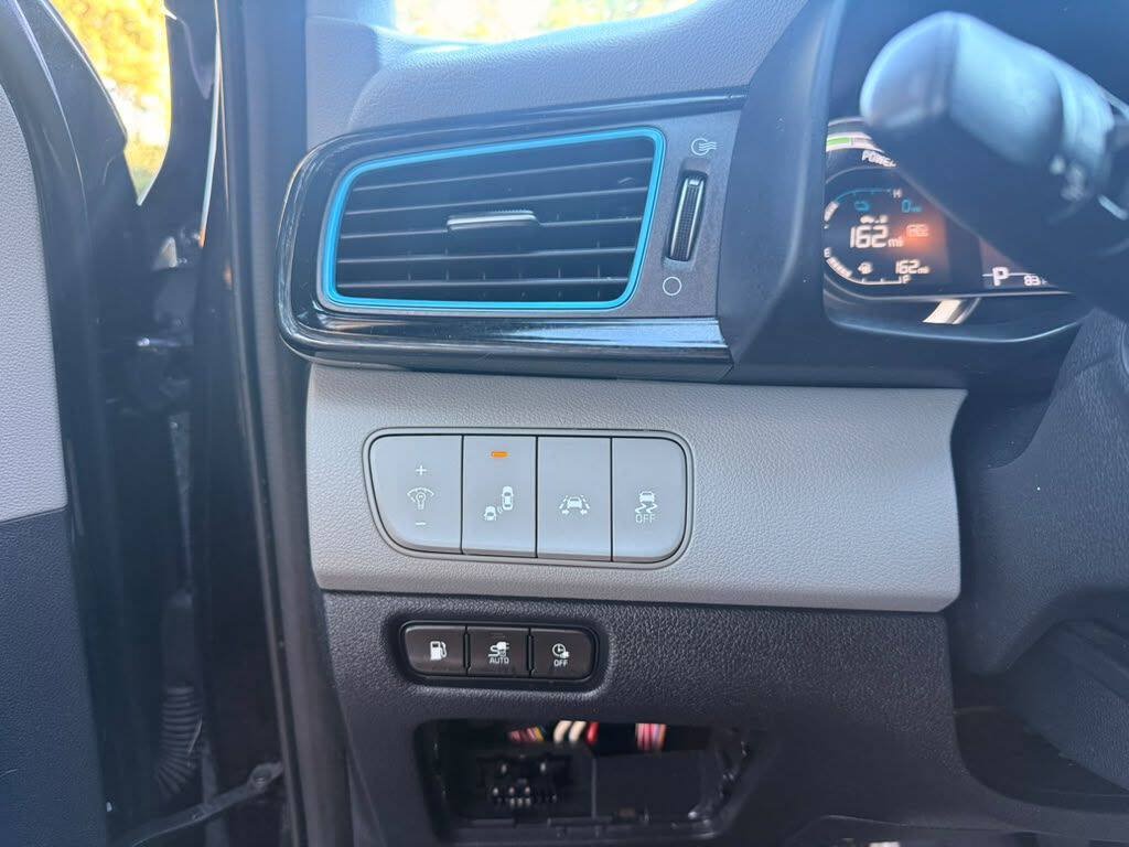 Used 2018 Kia Niro EX FWD image 17